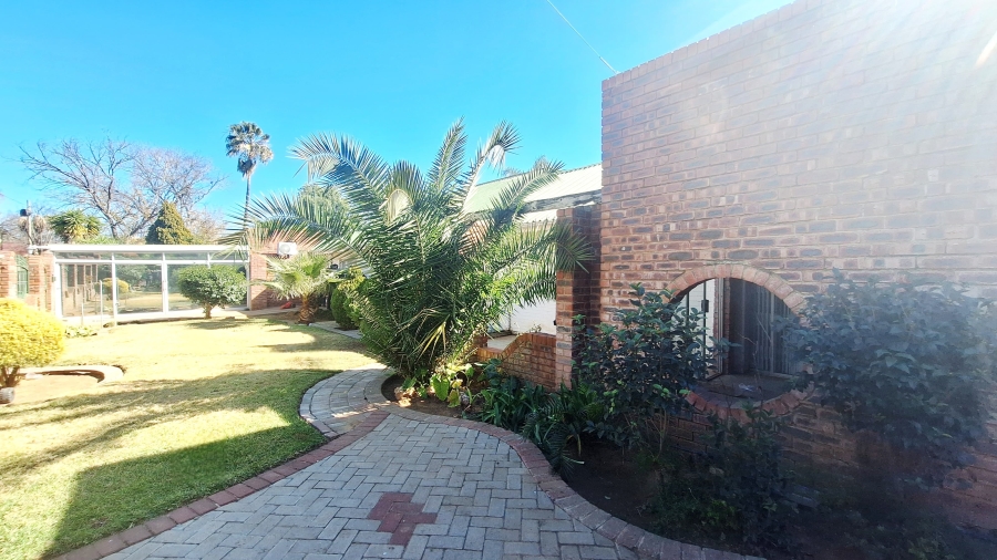 To Let 6 Bedroom Property for Rent in Bedelia Free State